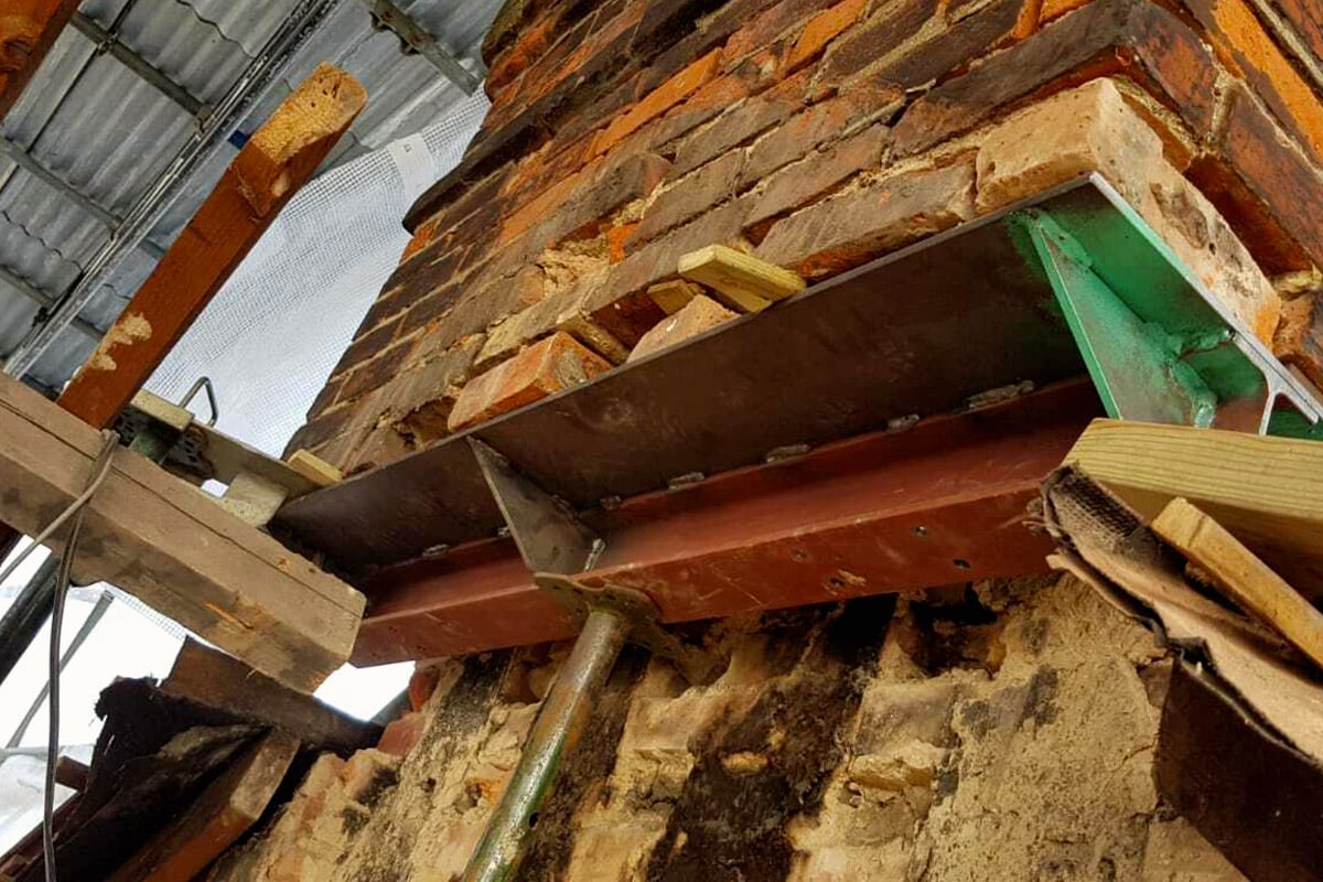 Comment SOUTENIR un Conduit de CHEMINEE ? Guide 2023