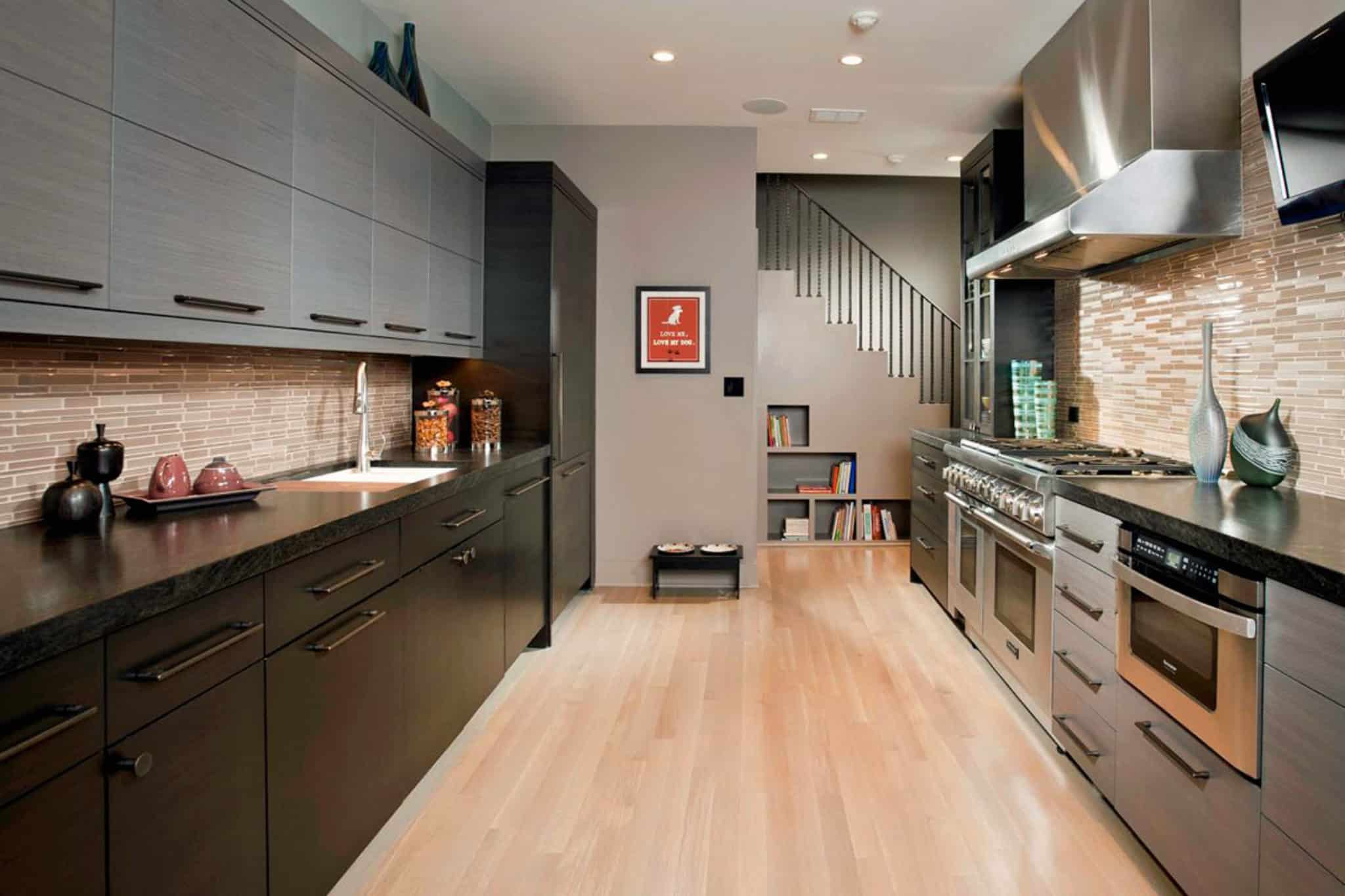 Comment AMÉNAGER une CUISINE en LONGUEUR ? Tendances 2025