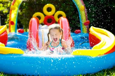 Meilleur TOBOGGAN GONFLABLE pour PISCINE : Avis, Comparatif et Prix 2025