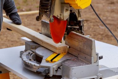 Baguettes d&rsquo;Angle en BOIS : Le Secret pour des Coupes Nettes et Précises à Chaque Fois !